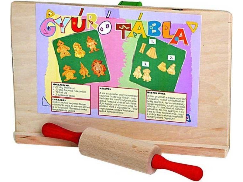 Gyúrótábla sodrófával – tésztakészítéshez