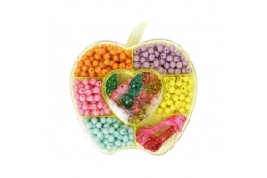 Műanyag gyöngyfűző készlet – színes gyöngyök és medálok