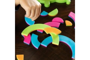 Fat Brain Toys Bogárka kirakós - 18 elem, 40 kártya