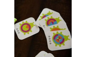 Fat Brain Toys Bogárka kirakós - 18 elem, 40 kártya