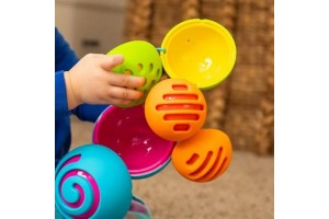 Fat Brain Toys OombeeBall labdafüzér bébijáték