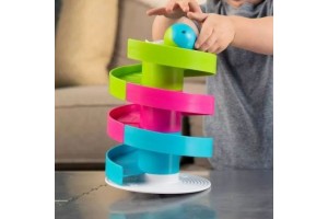 Fat Brain Toys spiráltorony — csörgő labda bébijáték