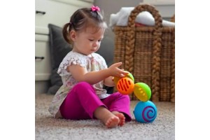 Fat Brain Toys OombeeBall labdafüzér bébijáték