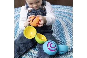 Fat Brain Toys OombeeBall labdafüzér bébijáték