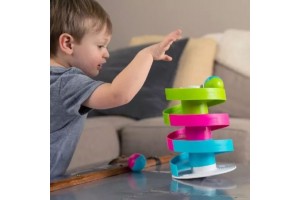 Fat Brain Toys spiráltorony — csörgő labda bébijáték