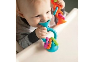 Fat Brain Toys rágócsörgő fogaskerekekkel, narancssárga