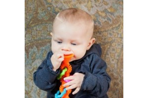 Fat Brain Toys rágócsörgő fogaskerekekkel, narancssárga