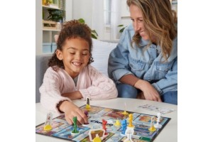 Cluedo Junior - kétoldalú, gyerekbarát társasjáték