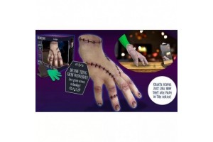 Wednesday: Izé — zöld kesztyű és telefontartó