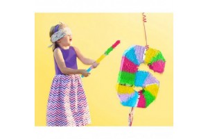 6-os szám pinata, papírmasé 35×7,5×50 cm