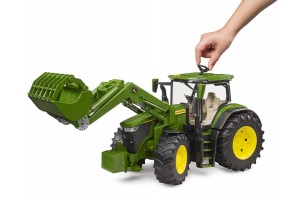 John Deere 7R 350 traktor homlokrakodóval
