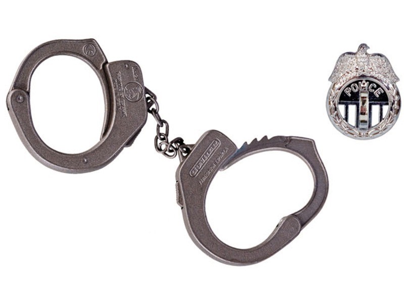 Rendőrségi fém bilincs lánccal és zárral