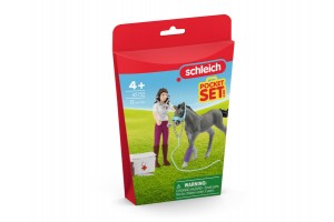 Schleich Mrs. Kramer csikóval - részletgazdag figura