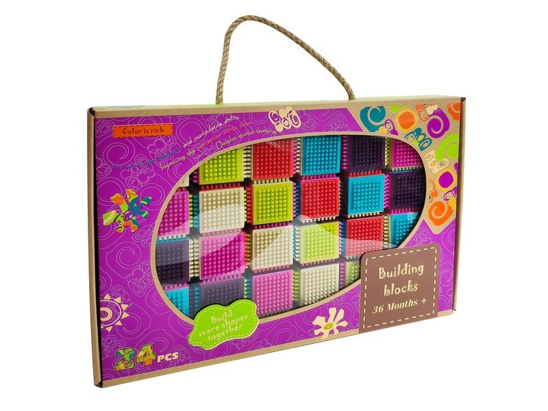 Tüskés műanyag építőjáték — színes elemek