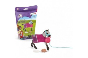 Schleich játékos kiscsikó 42534 rózsaszín takaróval