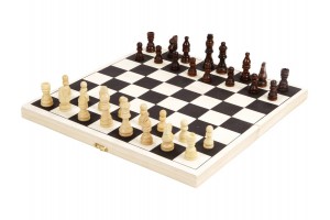 Lakkozott fa sakk készlet, összecsukható tábla 34 cm