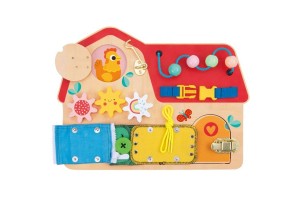 Tooky Toy fa házikó alakú állatkás matatótábla