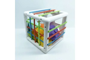 Formaválogató kocka - gumirácsos, fejlesztő játék