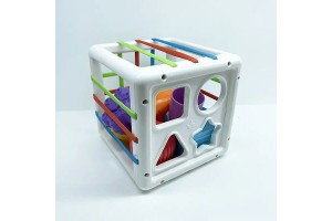 Formaválogató kocka - gumirácsos, fejlesztő játék