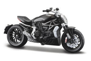 Bburago 1:18 fém motor modell (11×6 cm)