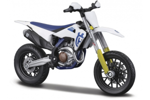 Bburago 1:18 fém motor modell (11×6 cm)