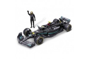 Bburago 1/24 Mercedes-AMG F1 W14 modell pilótával