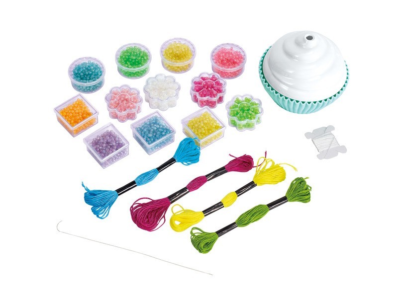 Gyöngyfűző készlet doboza, gyöngyök és eszközök