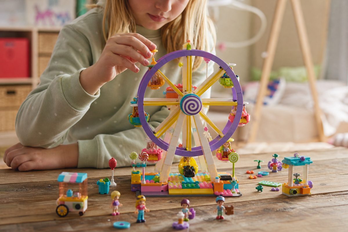 Óriáskerekes lego friends készlethez hasonló építés gyerekszobában
