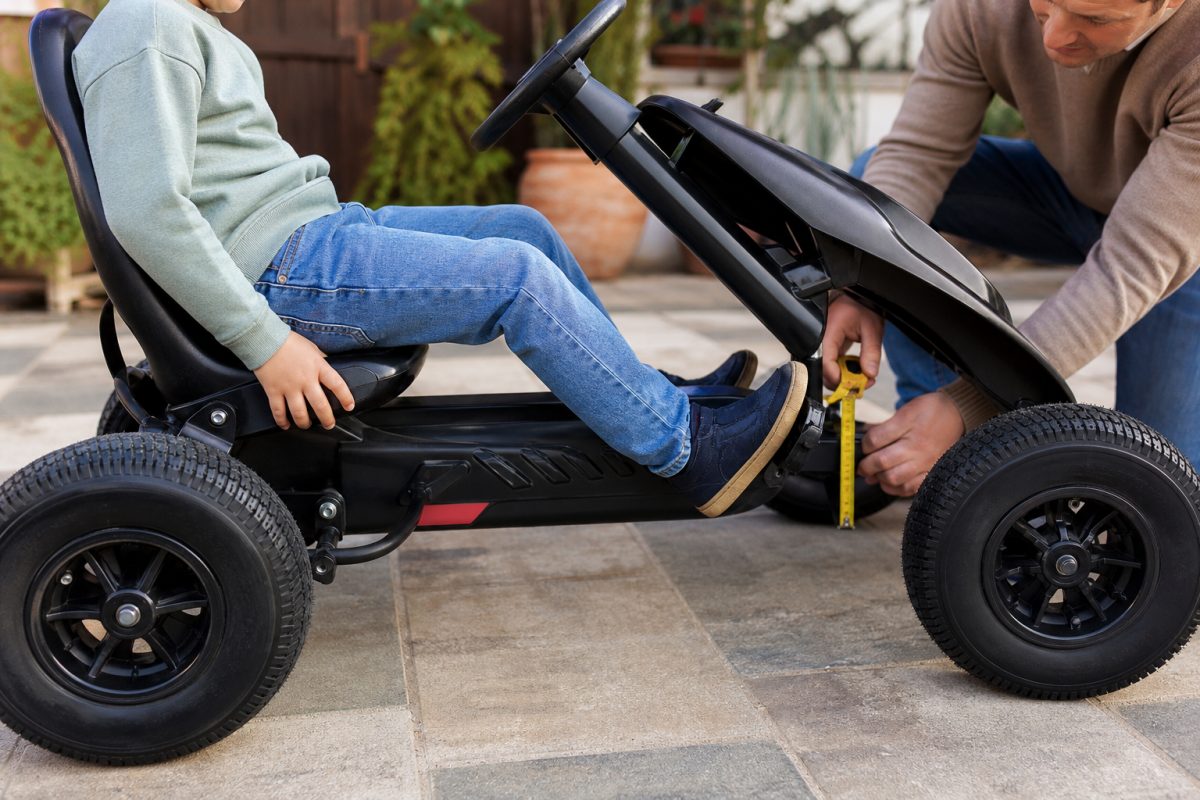 Pedálos gokart méretpróba kényelmes pedáltávolsággal